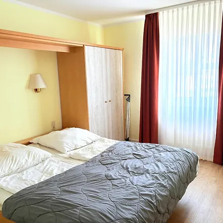 12 - Seewald Haus Huehnergott * Sellin (Rugen)